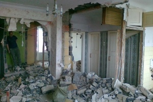 Демонтаж дверного и оконного блока