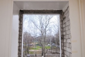 Демонтаж дверного и оконного блока